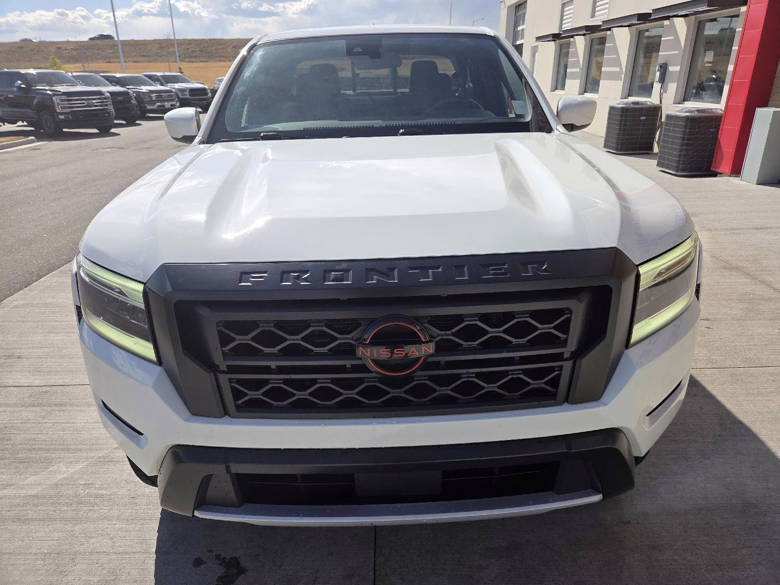 2022 Glacier White Nissan Frontier PRO-4X 4X4 Truck