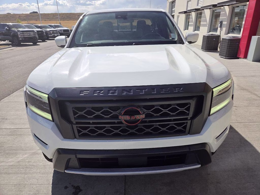 2022 Glacier White Nissan Frontier PRO-4X 4X4 Truck