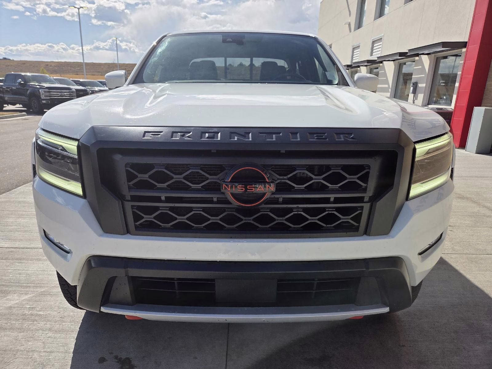 2022 Glacier White Nissan Frontier PRO-4X 4X4 Truck