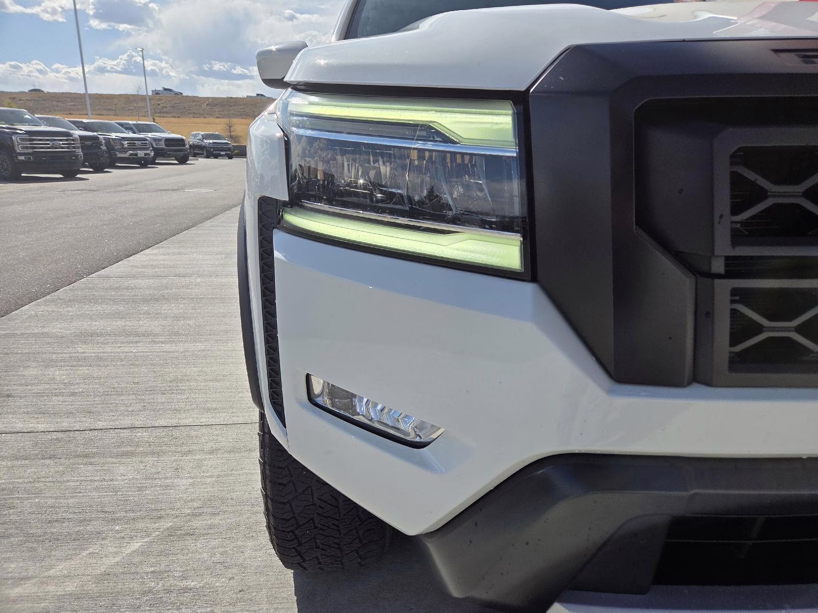 2022 Glacier White Nissan Frontier PRO-4X 4X4 Truck