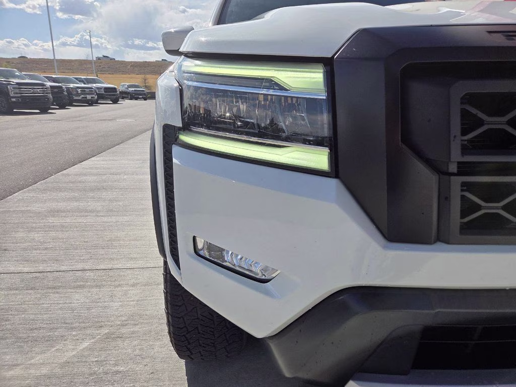 2022 Glacier White Nissan Frontier PRO-4X 4X4 Truck