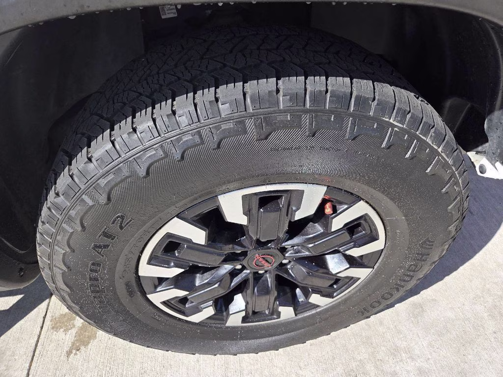 2022 Glacier White Nissan Frontier PRO-4X 4X4 Truck