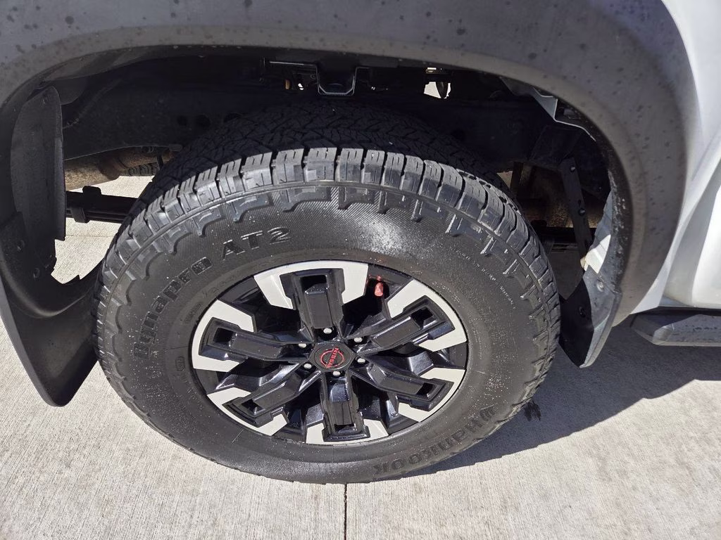 2022 Glacier White Nissan Frontier PRO-4X 4X4 Truck