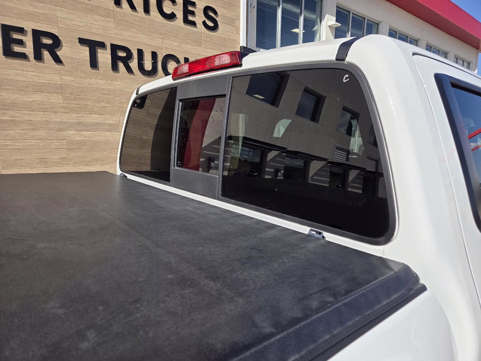 2022 Glacier White Nissan Frontier PRO-4X 4X4 Truck
