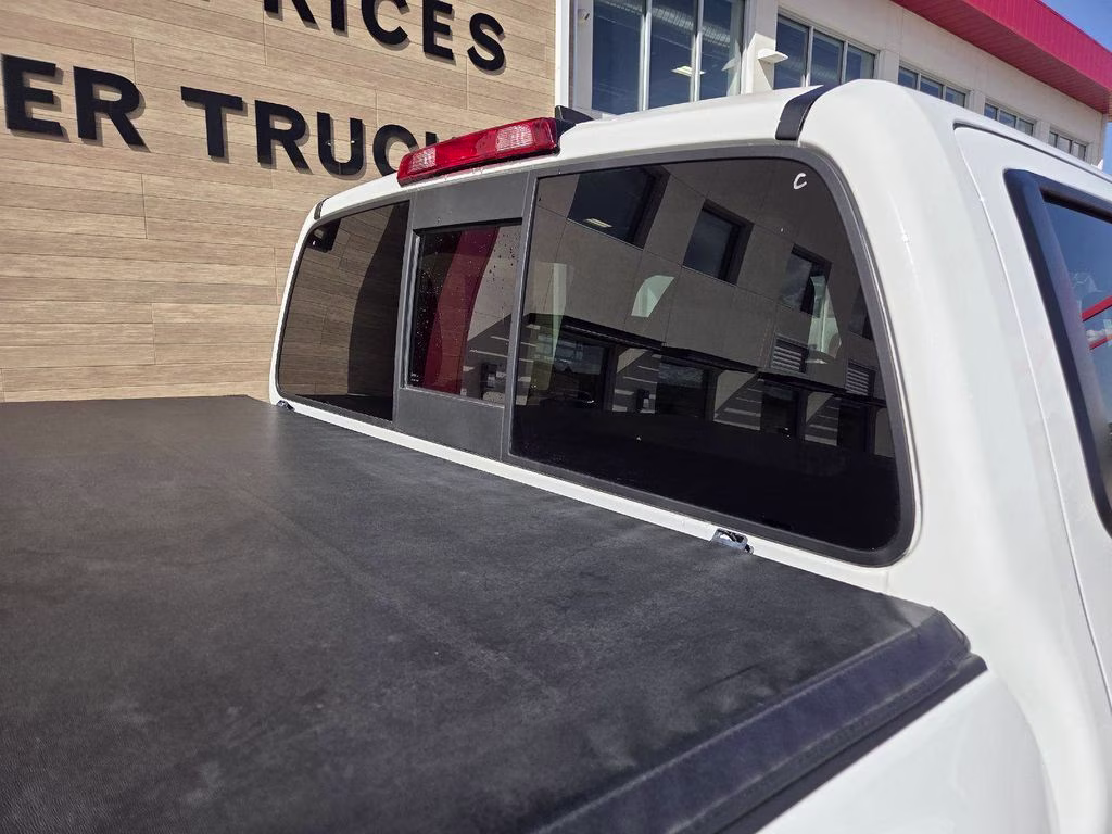 2022 Glacier White Nissan Frontier PRO-4X 4X4 Truck