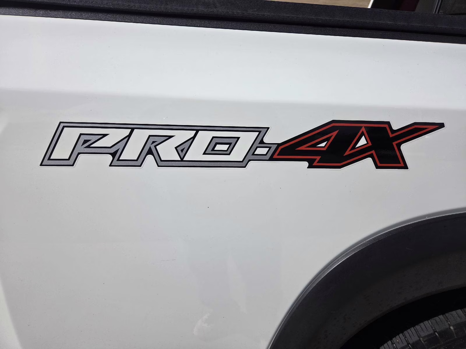2022 Glacier White Nissan Frontier PRO-4X 4X4 Truck