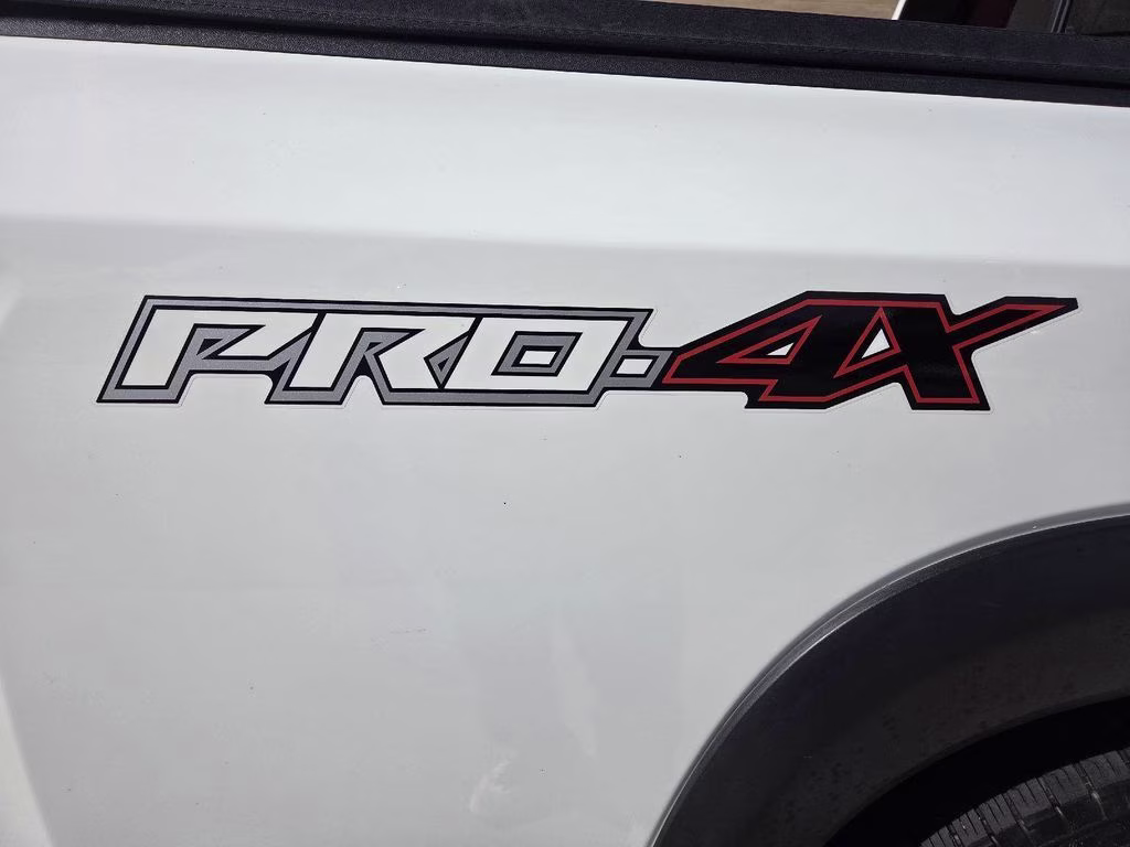 2022 Glacier White Nissan Frontier PRO-4X 4X4 Truck