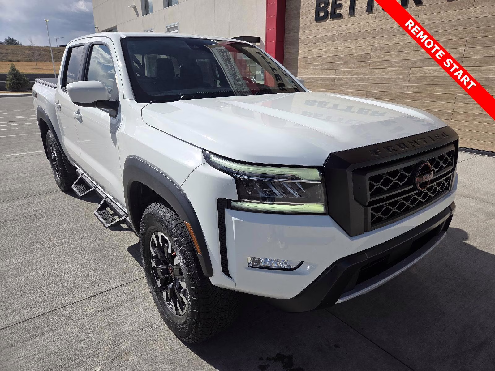 2022 Glacier White Nissan Frontier PRO-4X 4X4 Truck