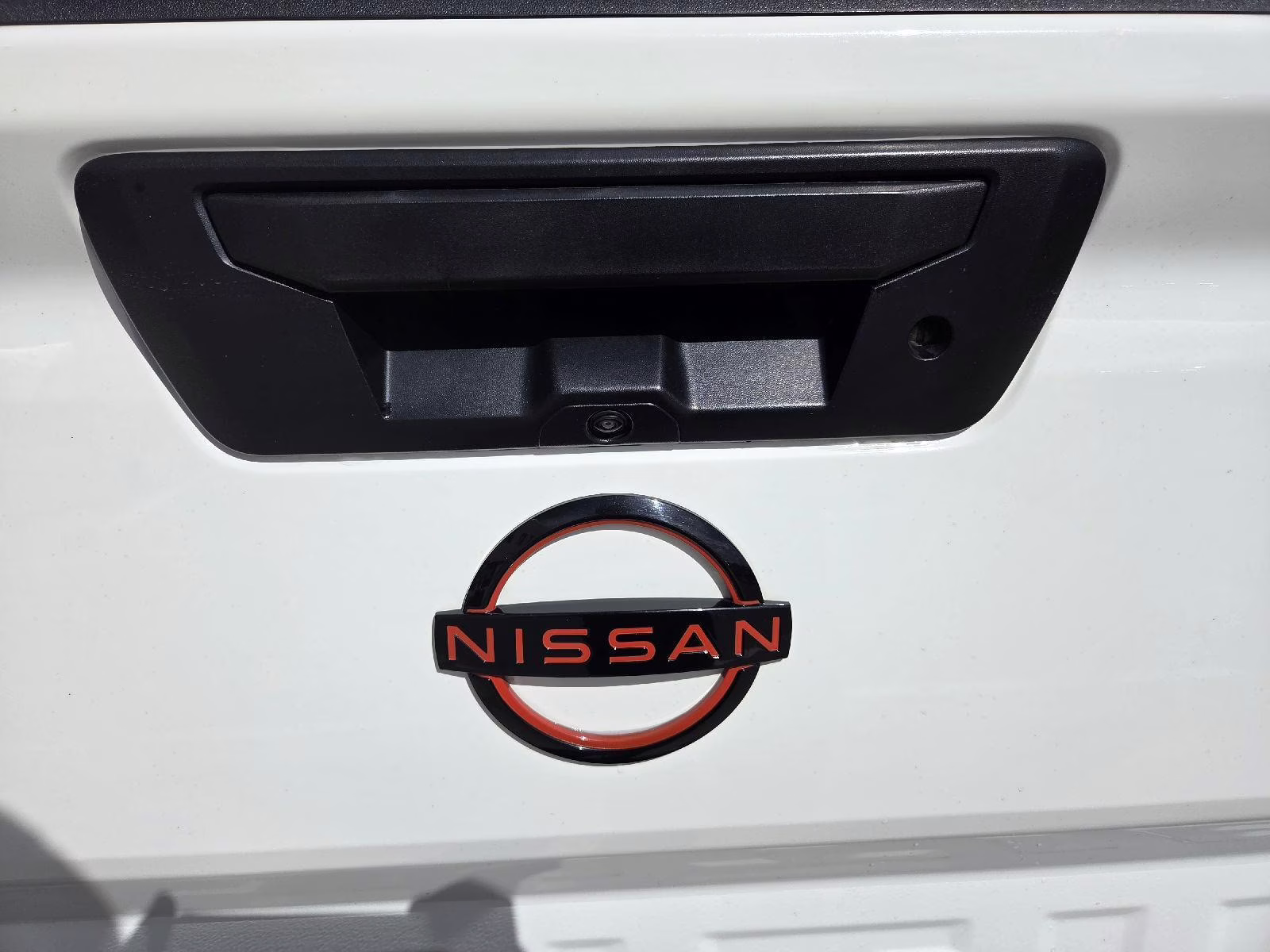 2022 Glacier White Nissan Frontier PRO-4X 4X4 Truck