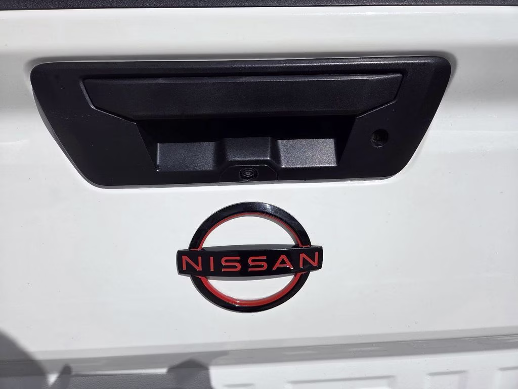 2022 Glacier White Nissan Frontier PRO-4X 4X4 Truck