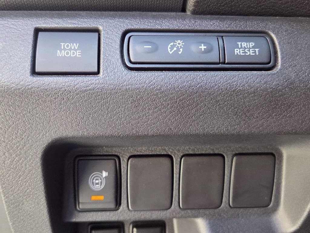 2022 Glacier White Nissan Frontier PRO-4X 4X4 Truck