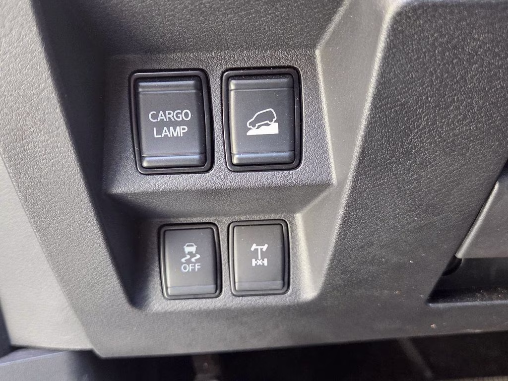 2022 Glacier White Nissan Frontier PRO-4X 4X4 Truck