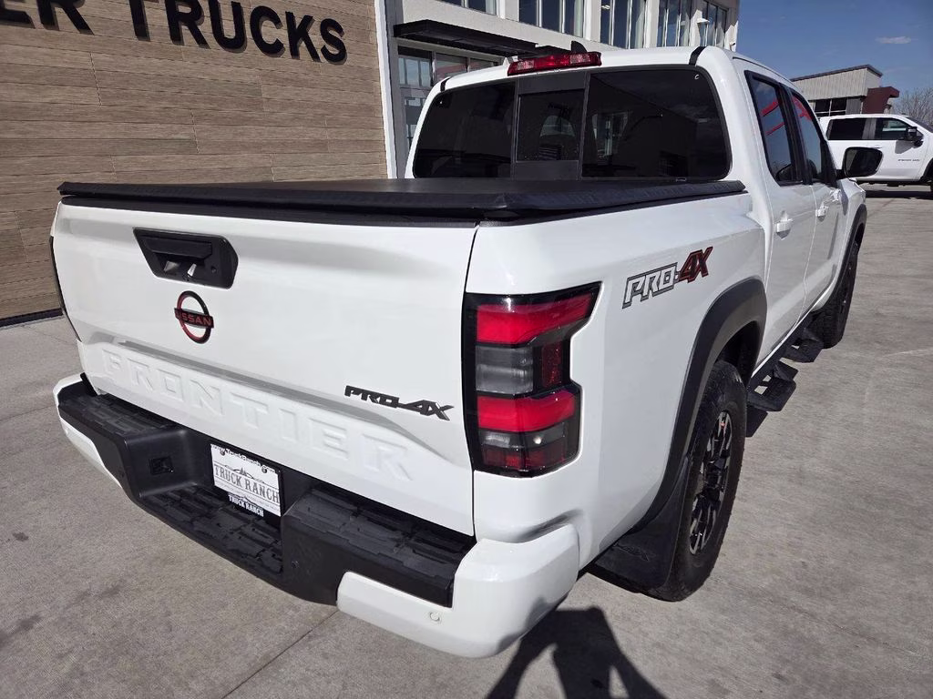 2022 Glacier White Nissan Frontier PRO-4X 4X4 Truck