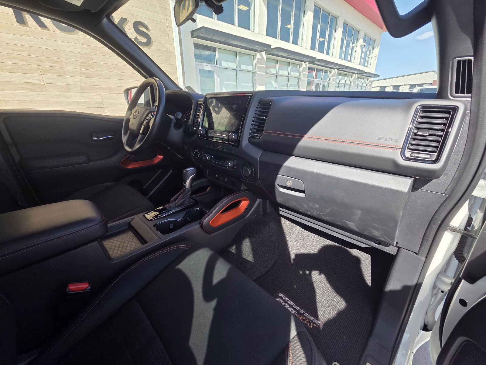 2022 Glacier White Nissan Frontier PRO-4X 4X4 Truck