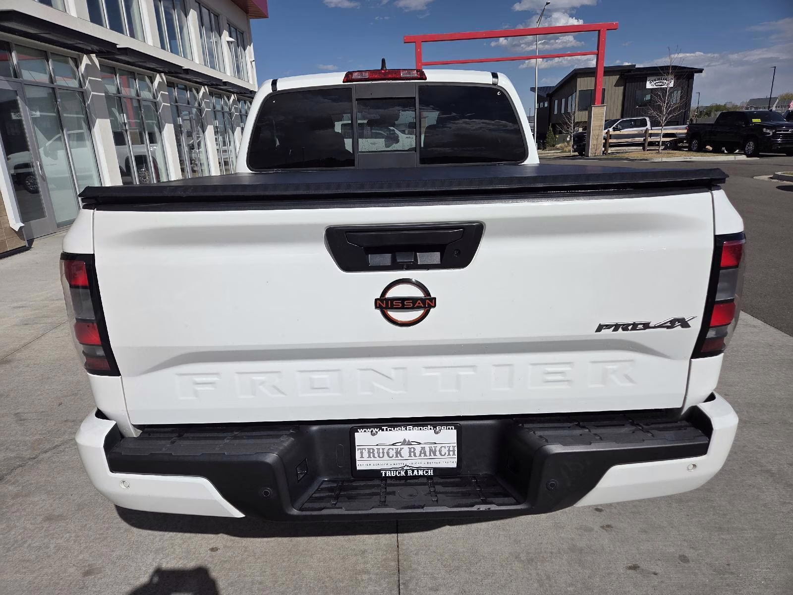 2022 Glacier White Nissan Frontier PRO-4X 4X4 Truck