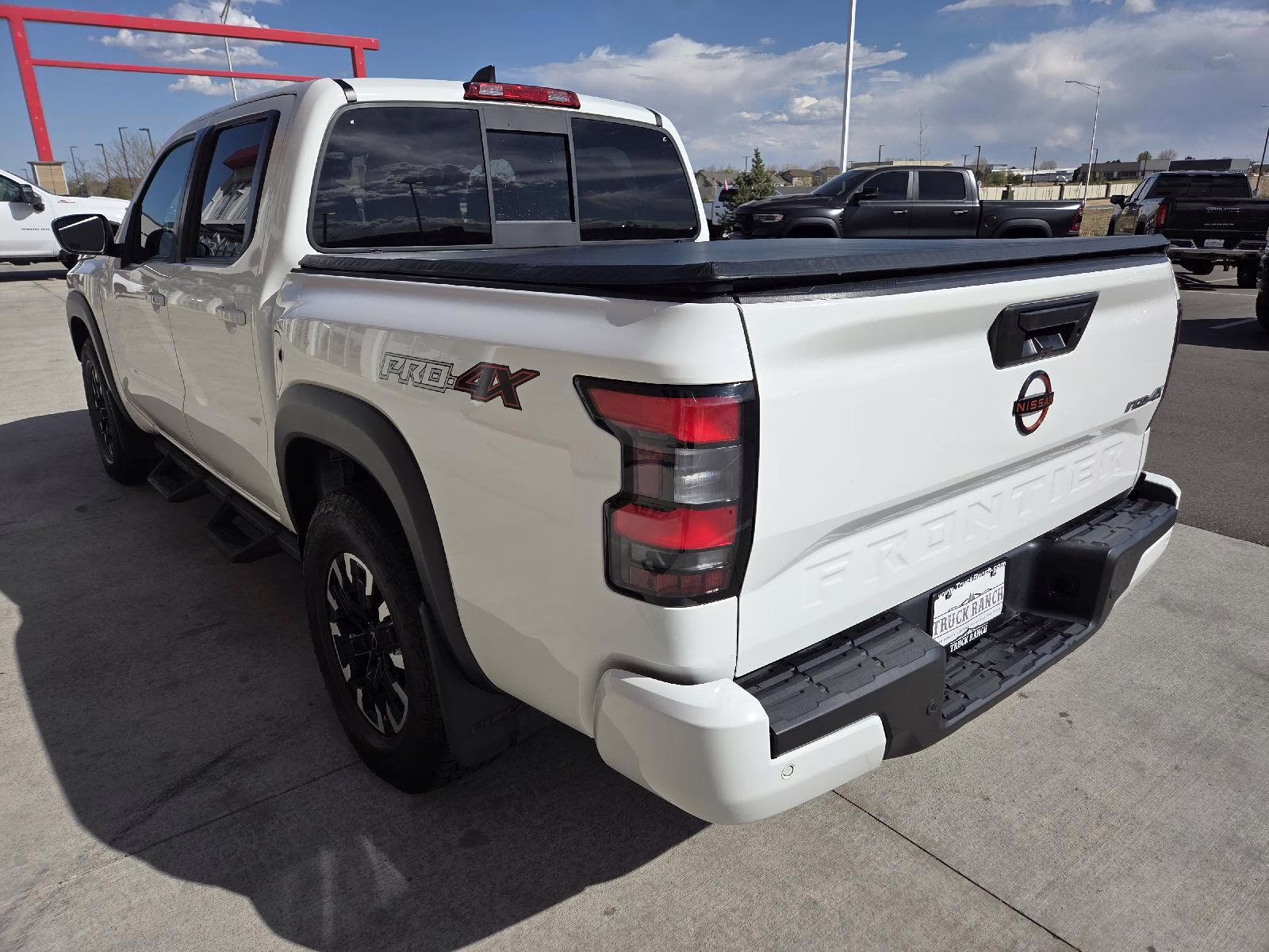 2022 Glacier White Nissan Frontier PRO-4X 4X4 Truck