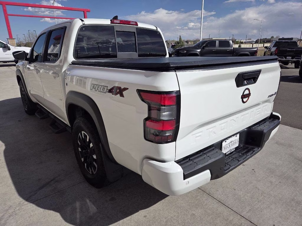 2022 Glacier White Nissan Frontier PRO-4X 4X4 Truck