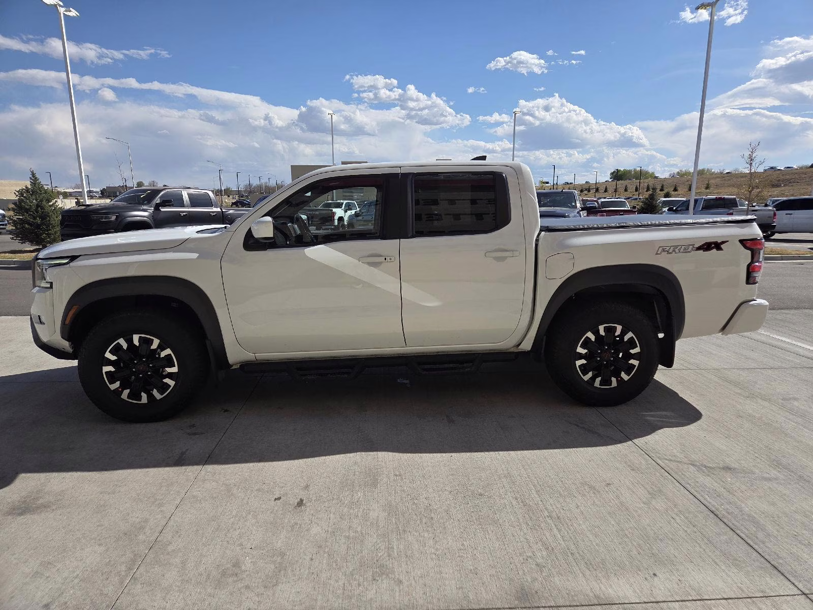 2022 Glacier White Nissan Frontier PRO-4X 4X4 Truck