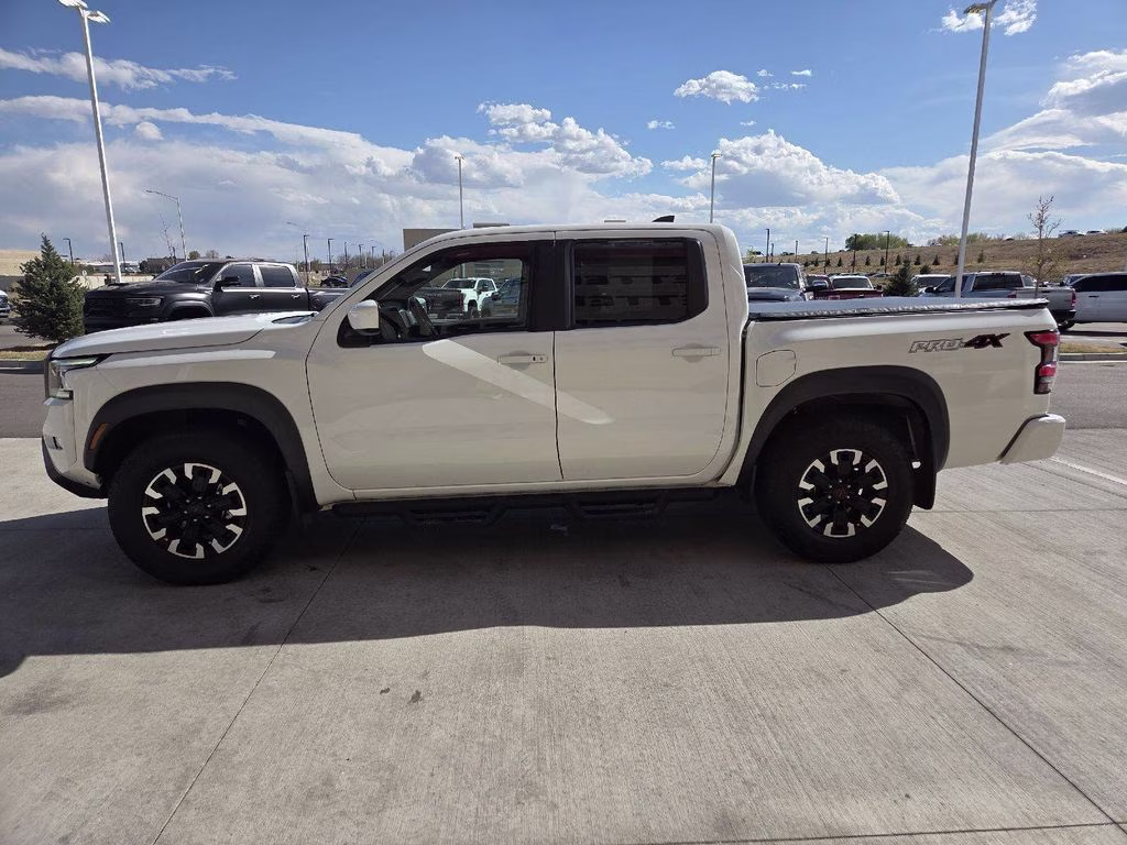 2022 Glacier White Nissan Frontier PRO-4X 4X4 Truck