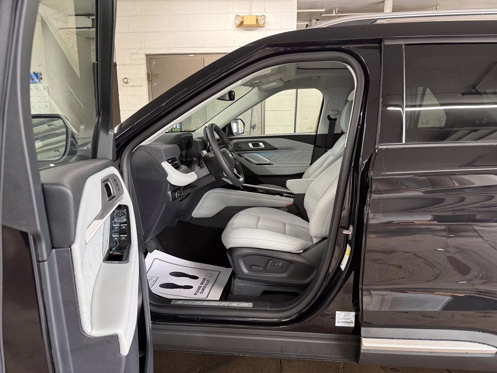 2026 Agate Black Metallic Ford Explorer Platinum 4X4 SUV