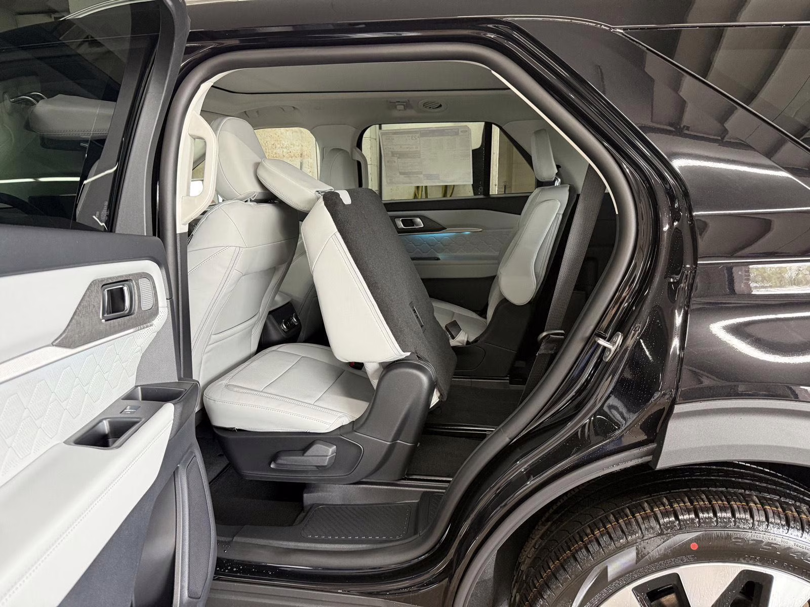 2026 Agate Black Metallic Ford Explorer Platinum 4X4 SUV