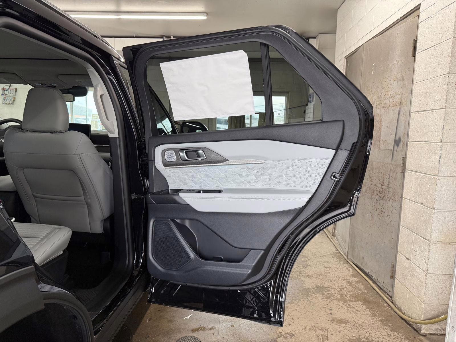 2026 Agate Black Metallic Ford Explorer Platinum 4X4 SUV