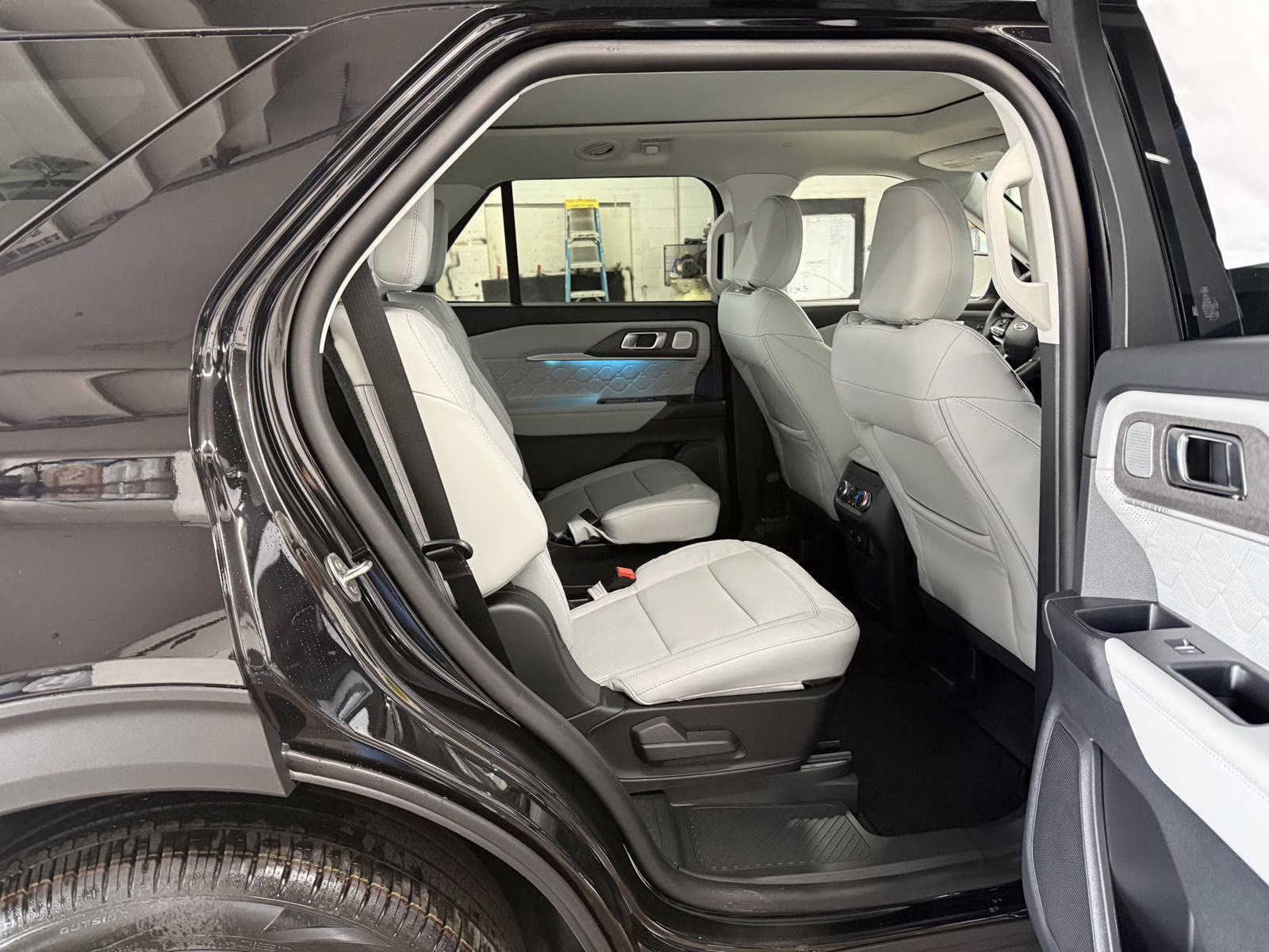 2026 Agate Black Metallic Ford Explorer Platinum 4X4 SUV