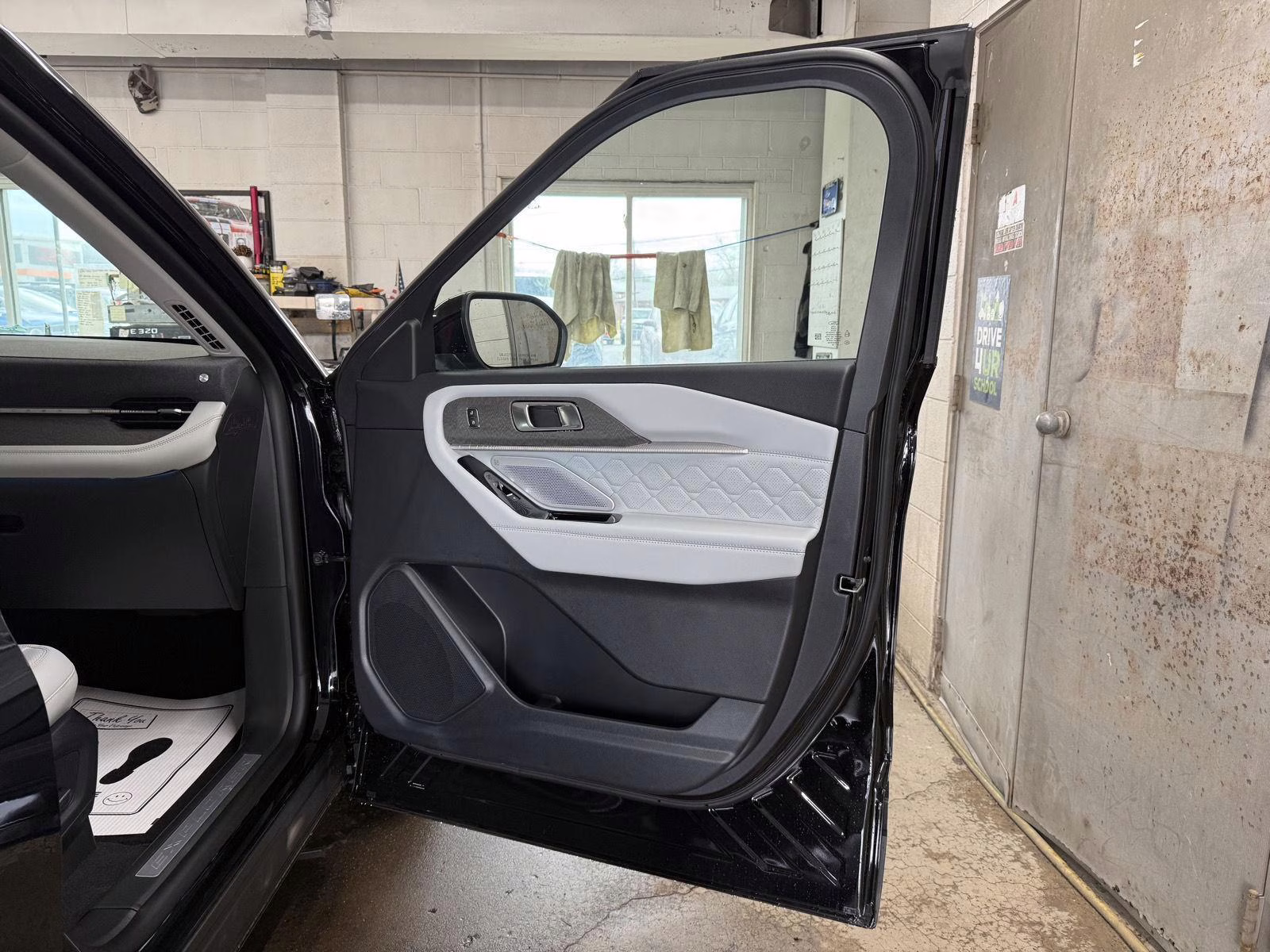 2026 Agate Black Metallic Ford Explorer Platinum 4X4 SUV