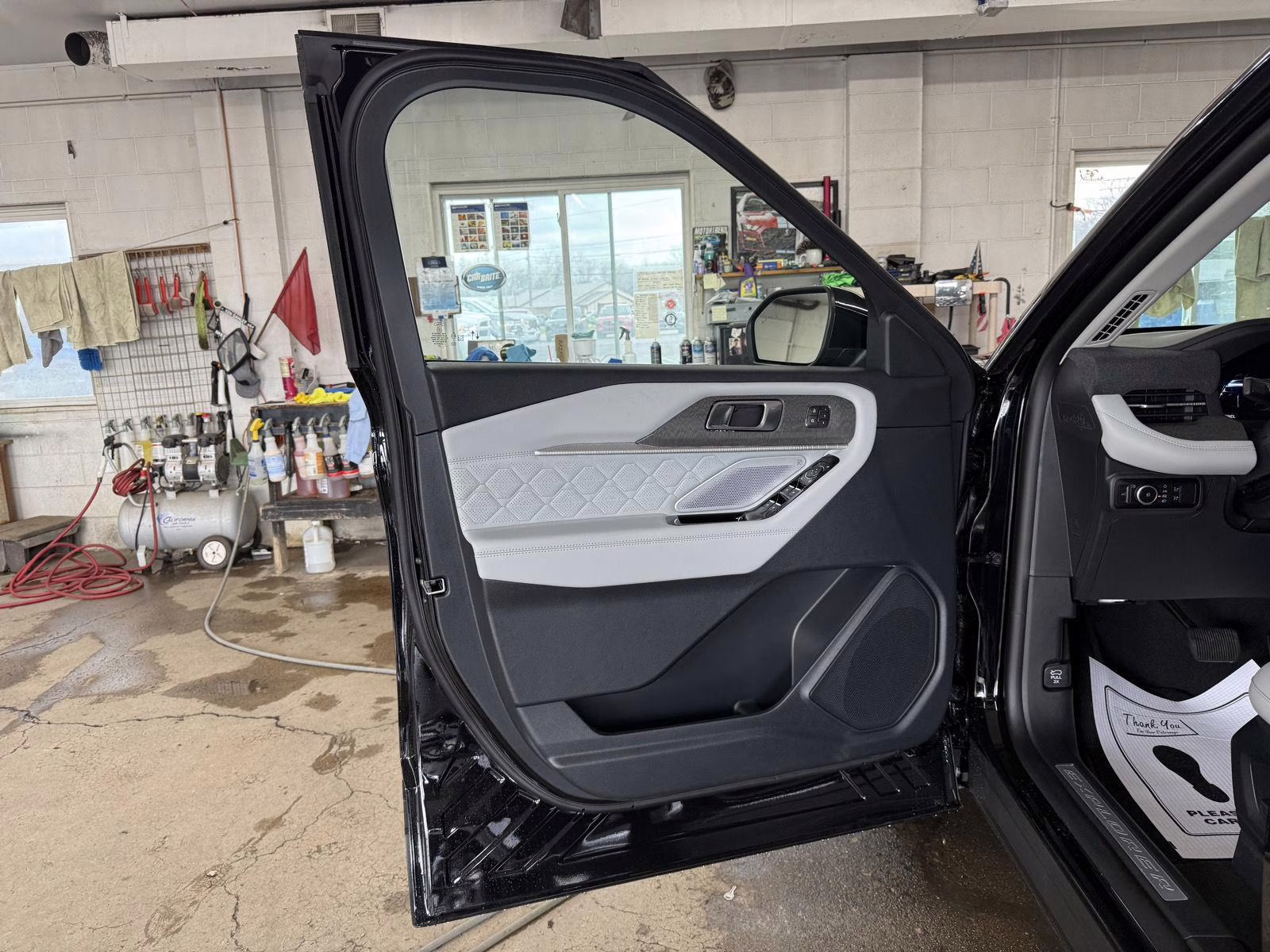 2026 Agate Black Metallic Ford Explorer Platinum 4X4 SUV