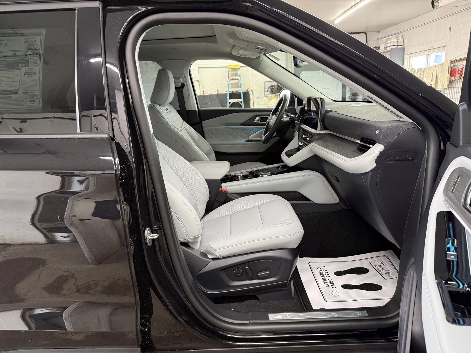 2026 Agate Black Metallic Ford Explorer Platinum 4X4 SUV