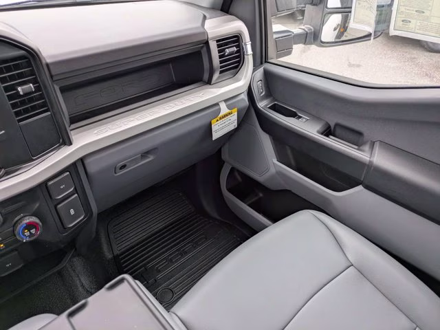 2026 Oxford White Ford Super Duty F-550 DRW XL 4X4 Truck