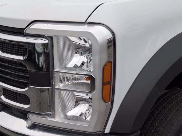 2026 Oxford White Ford Super Duty F-550 DRW XL 4X4 Truck