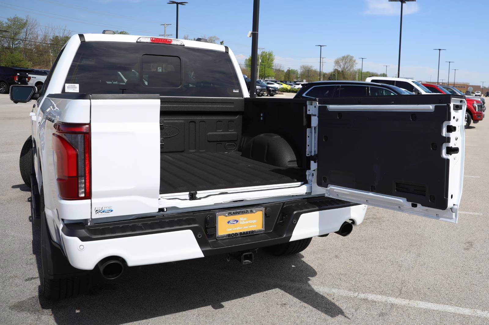 2025 Oxford White Ford F-150 LARIAT 4X4 Truck