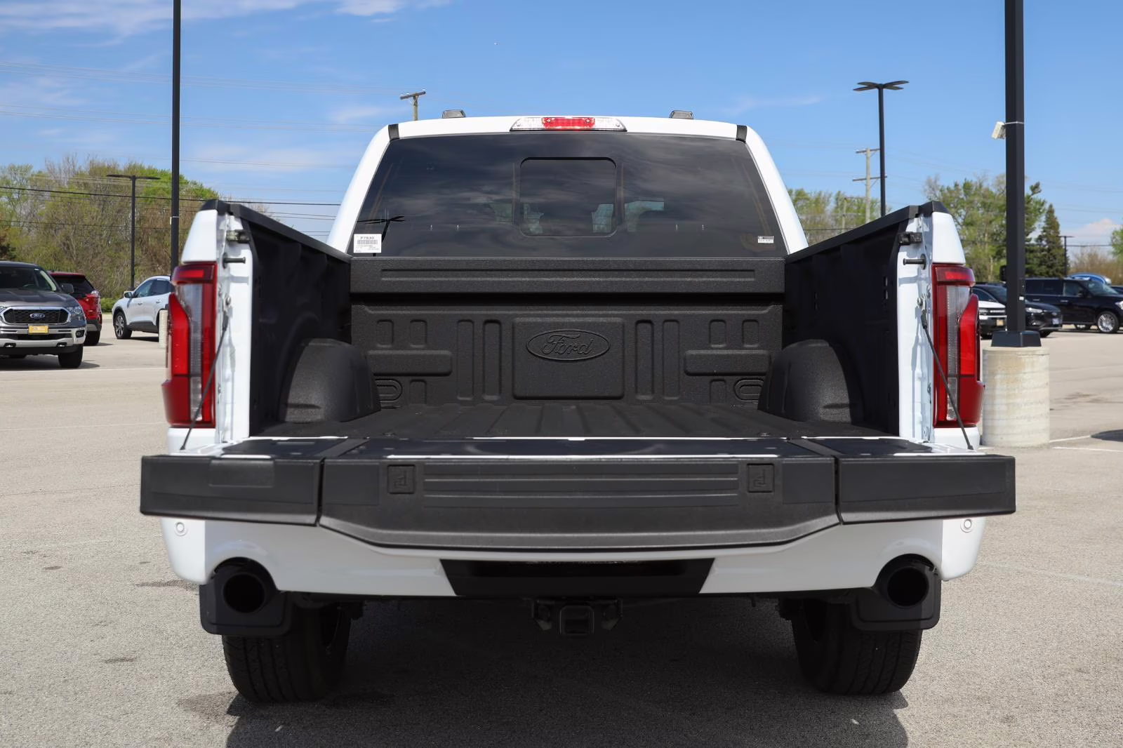 2025 Oxford White Ford F-150 LARIAT 4X4 Truck