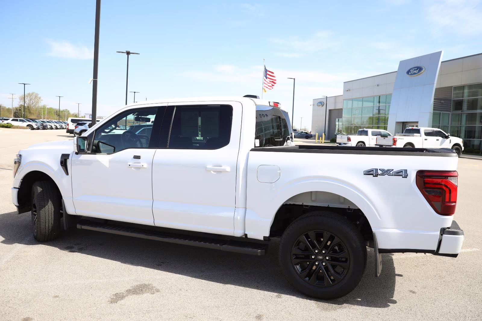 2025 Oxford White Ford F-150 LARIAT 4X4 Truck