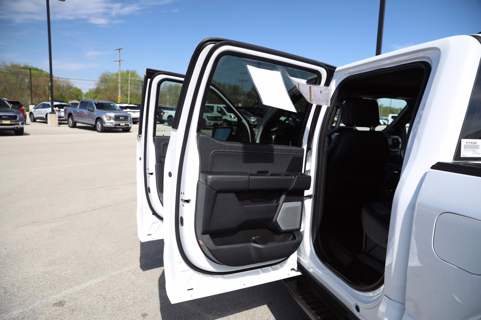 2025 Oxford White Ford F-150 LARIAT 4X4 Truck