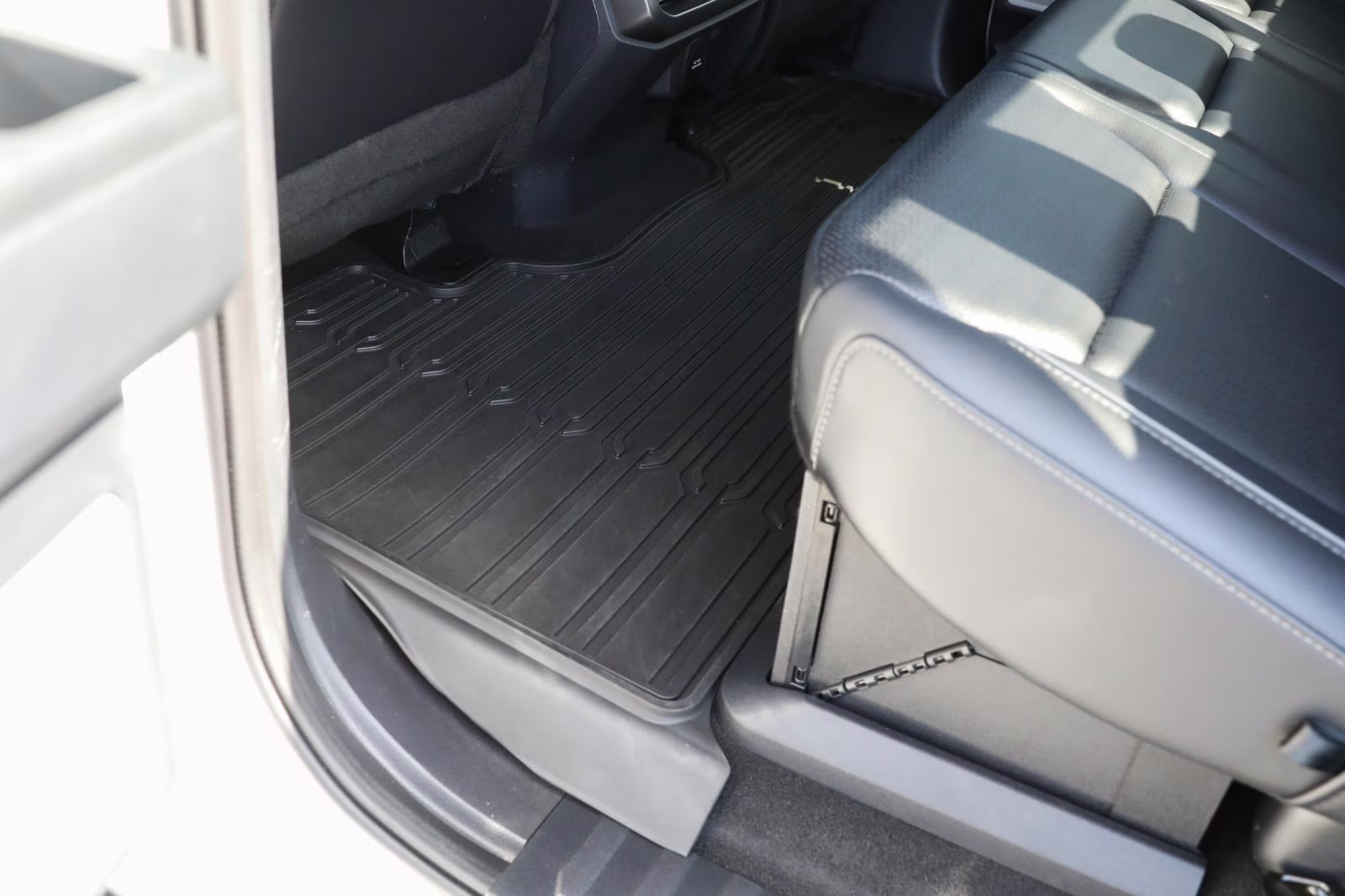 2025 Oxford White Ford F-150 LARIAT 4X4 Truck