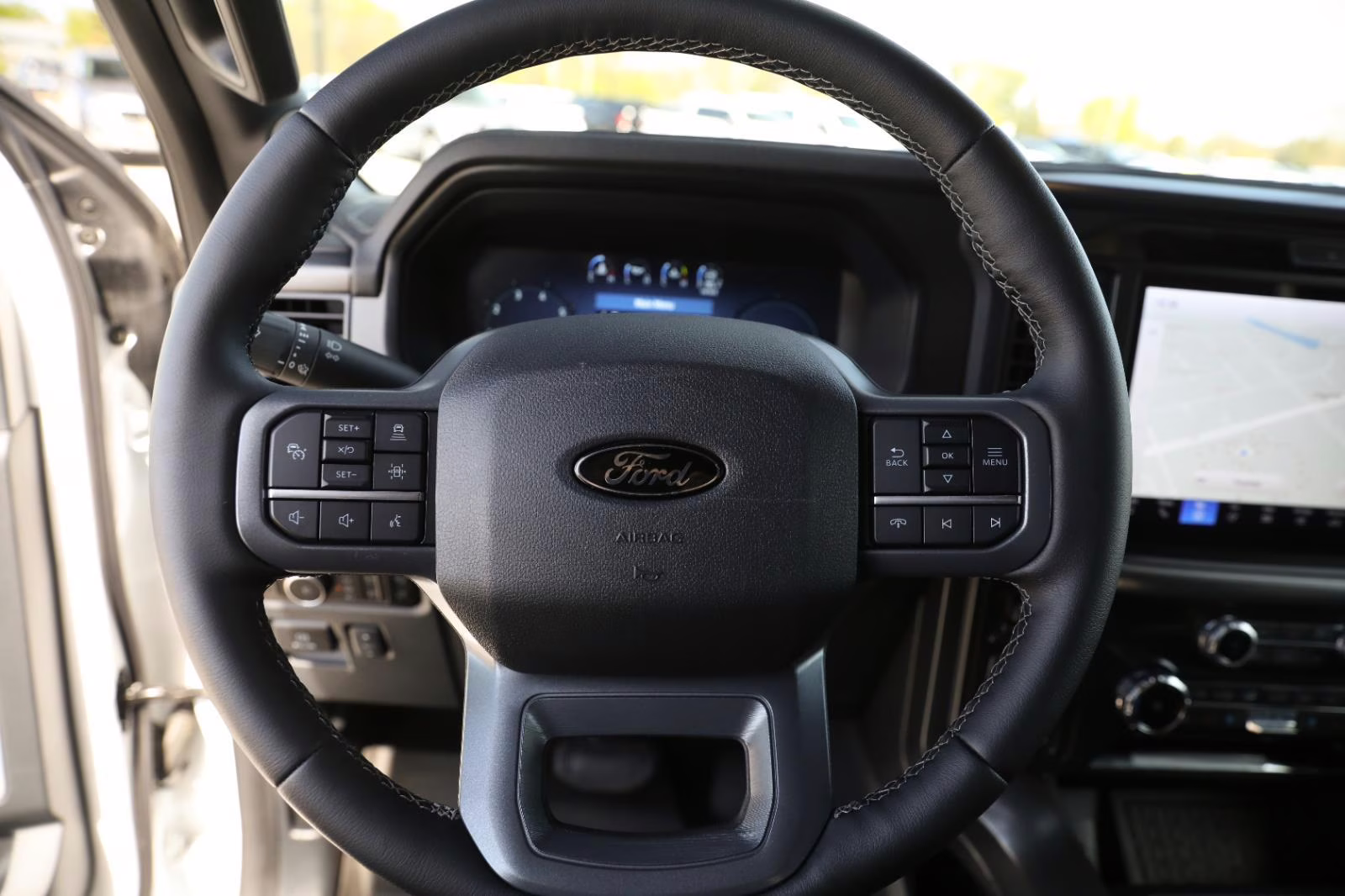2025 Oxford White Ford F-150 LARIAT 4X4 Truck