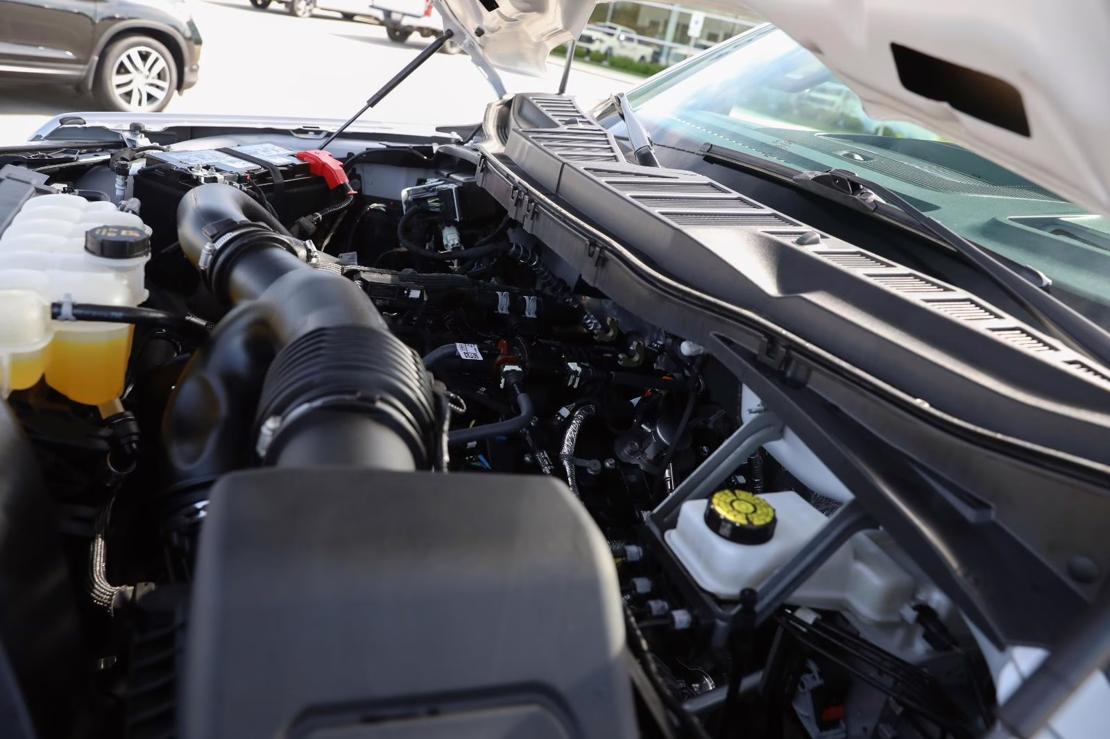 2025 Oxford White Ford F-150 LARIAT 4X4 Truck