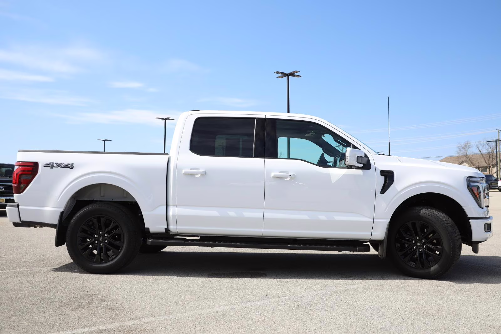 2025 Oxford White Ford F-150 LARIAT 4X4 Truck