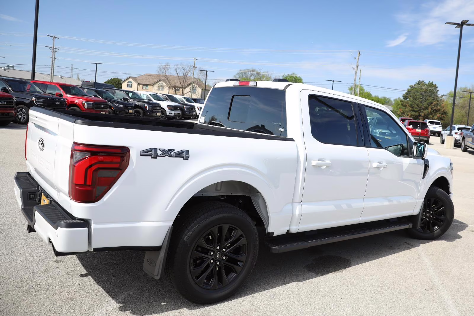 2025 Oxford White Ford F-150 LARIAT 4X4 Truck