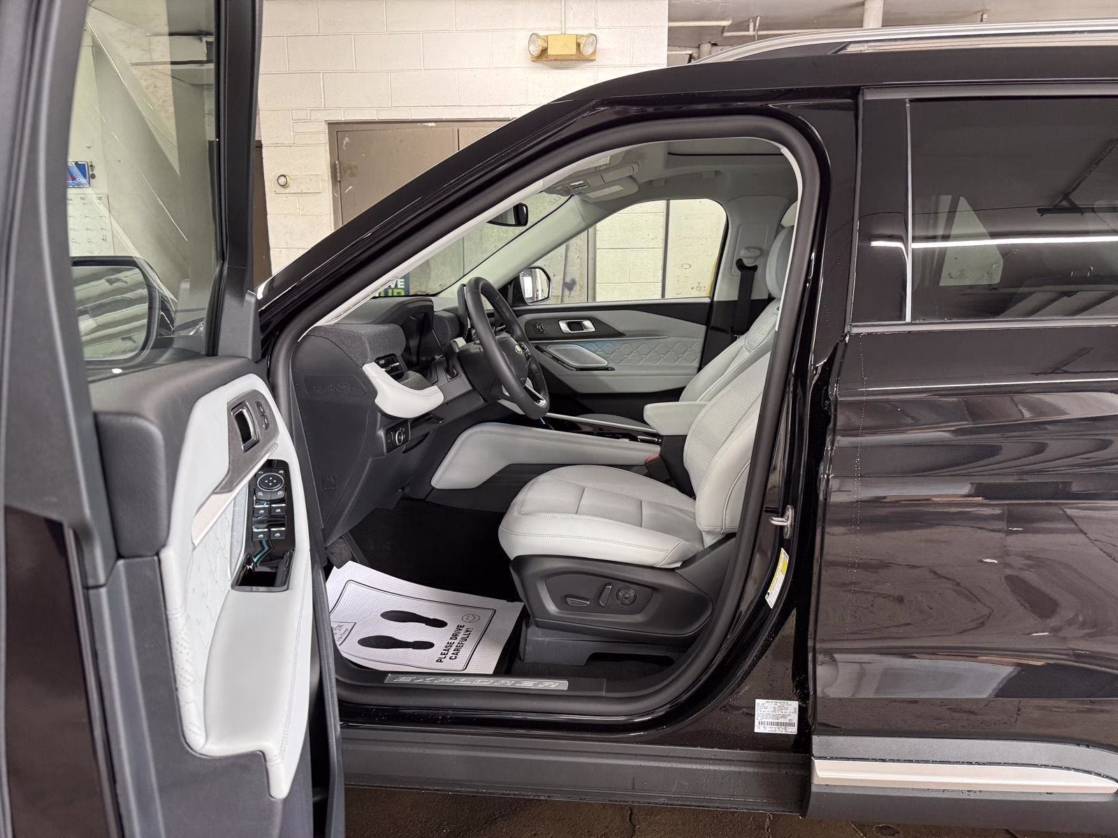 2026 Agate Black Metallic Ford Explorer Platinum 4X4 SUV