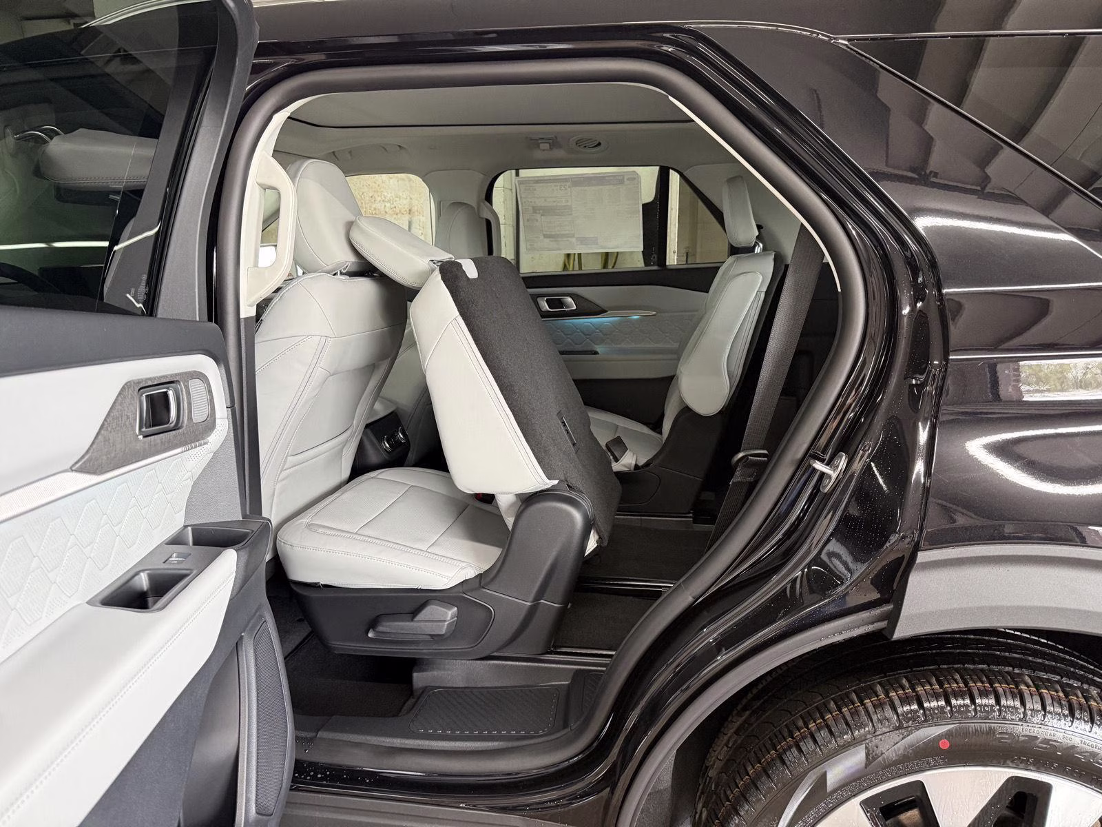 2026 Agate Black Metallic Ford Explorer Platinum 4X4 SUV