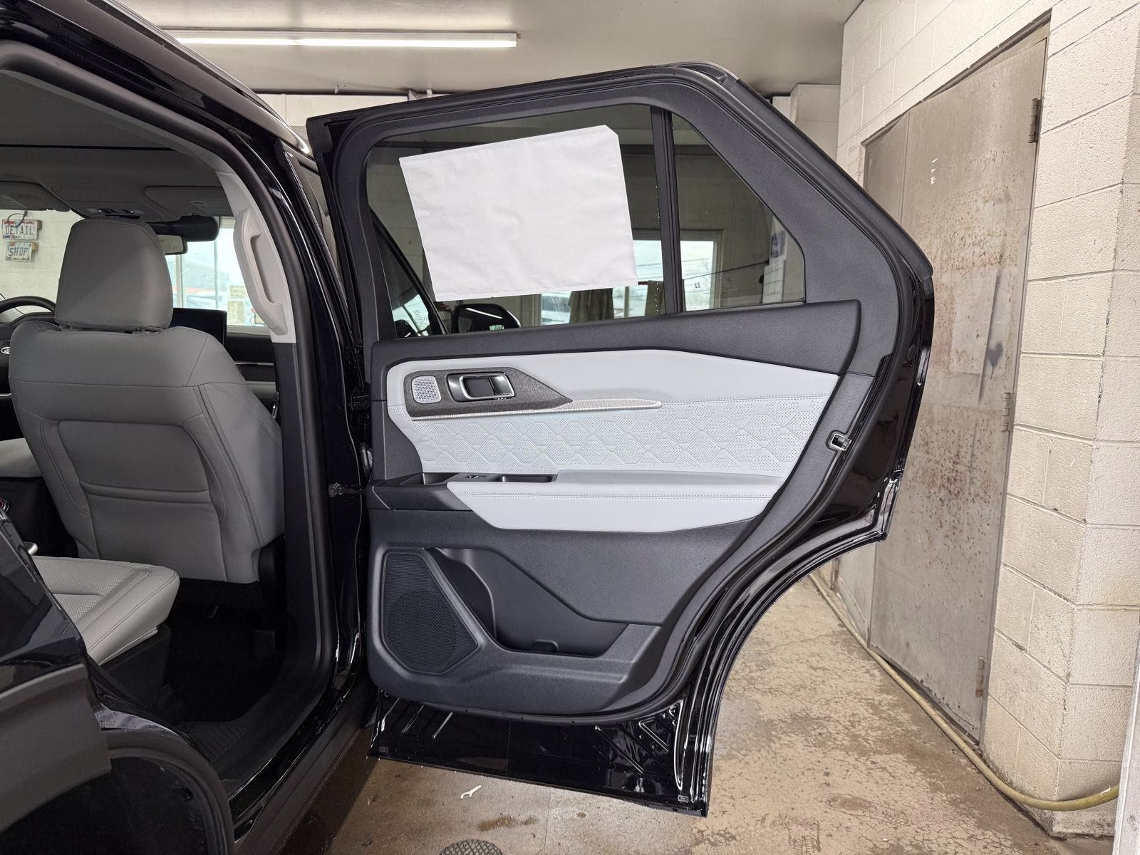 2026 Agate Black Metallic Ford Explorer Platinum 4X4 SUV