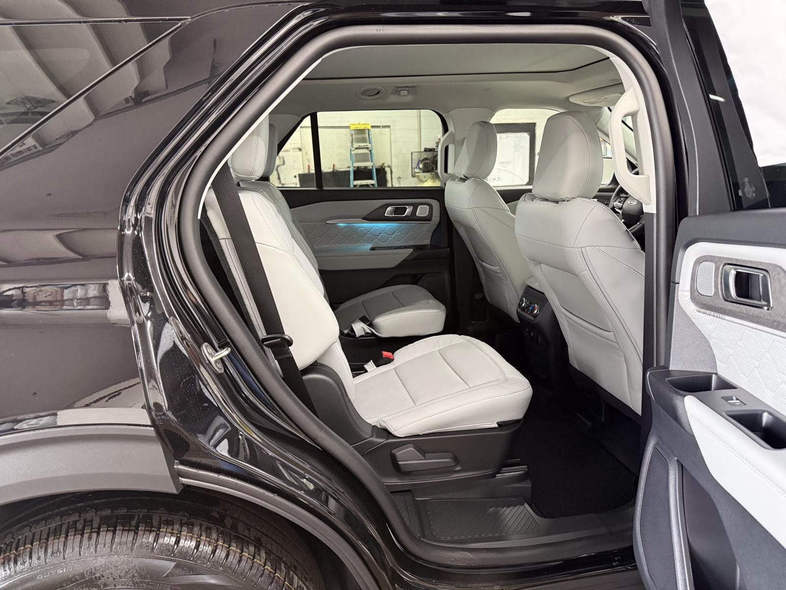 2026 Agate Black Metallic Ford Explorer Platinum 4X4 SUV