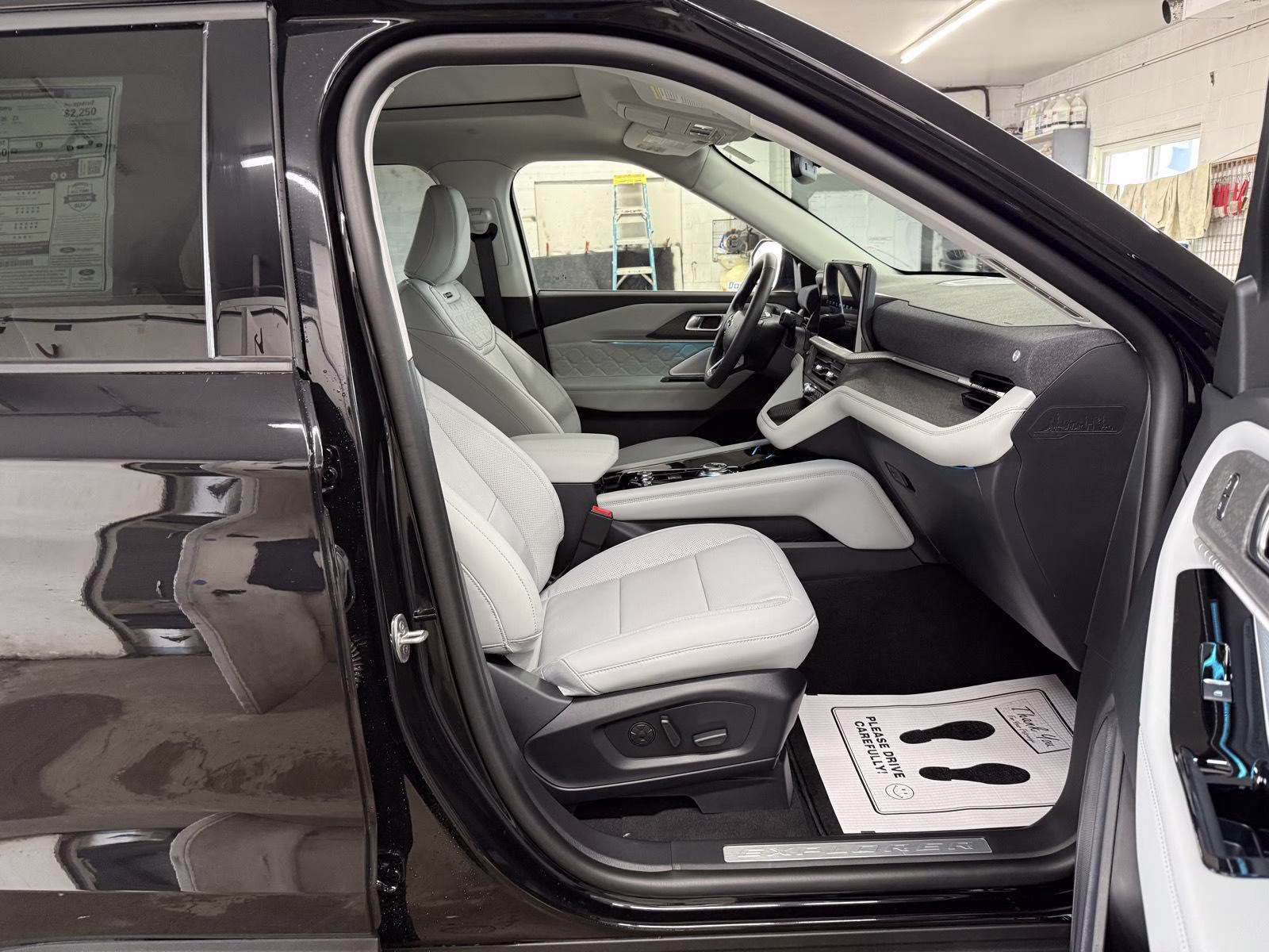 2026 Agate Black Metallic Ford Explorer Platinum 4X4 SUV