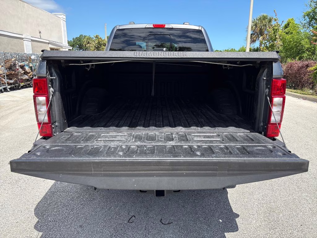 2022 Gray Metallic Ford Super Duty F-250 SRW Lariat 4X4 Truck