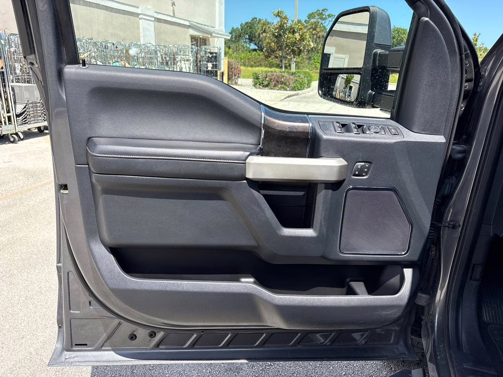 2022 Gray Metallic Ford Super Duty F-250 SRW Lariat 4X4 Truck