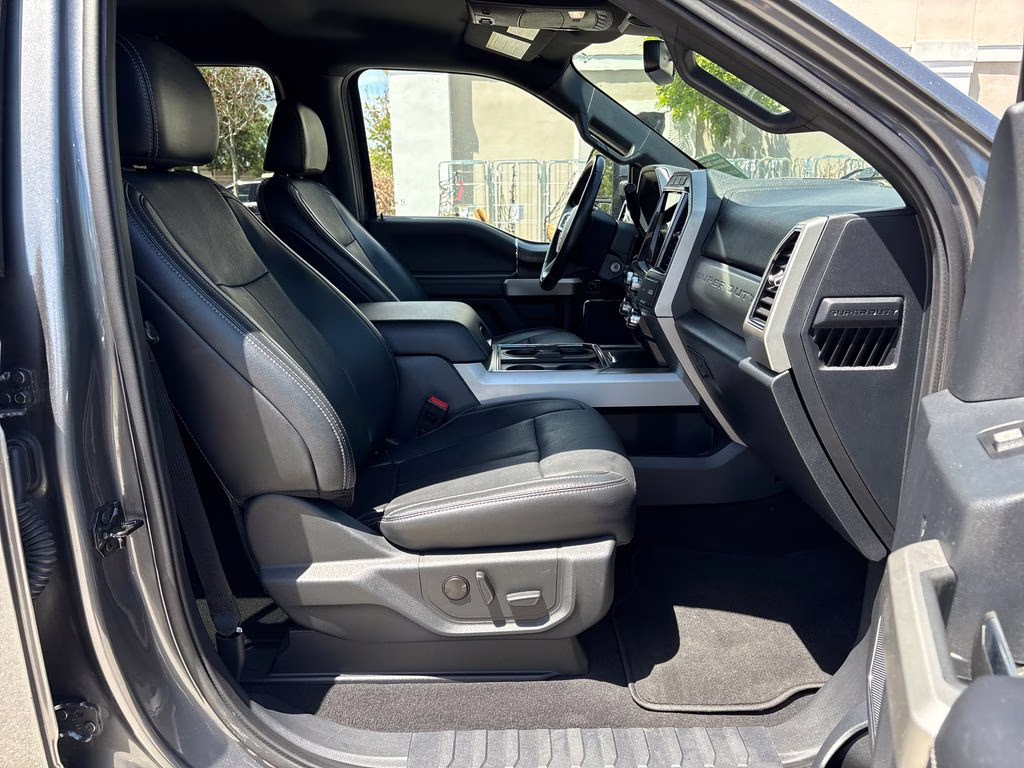 2022 Gray Metallic Ford Super Duty F-250 SRW Lariat 4X4 Truck