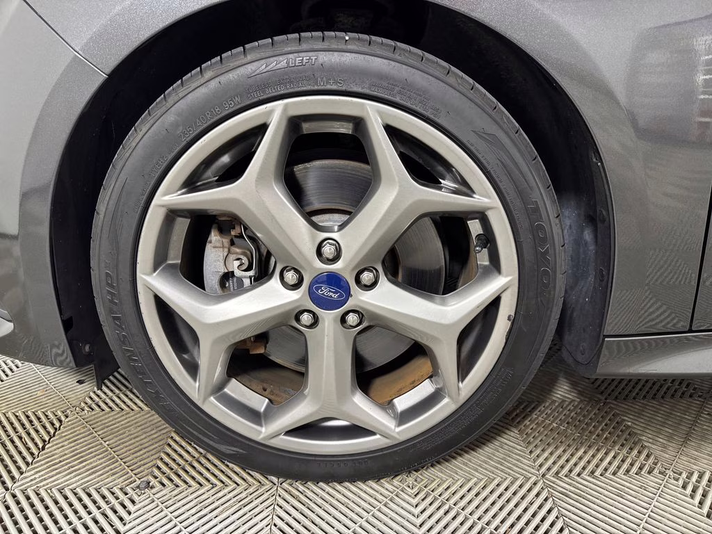 2018 Magnetic Ford Focus ST FWD Hatchback